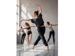 Insegnate di danza moderna per bambine/i e ragazze/i