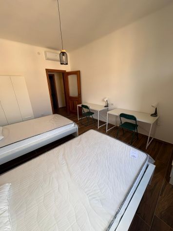 Trilocale ristrutturato con balcone e posto auto - Foto 11
