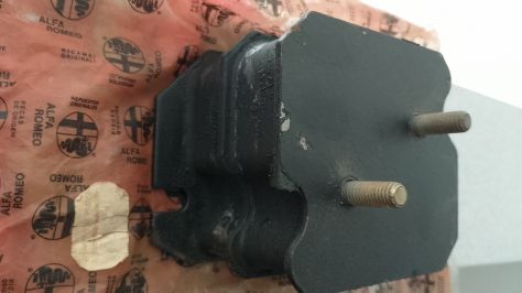 SUPPORTO MOTORE SILENT BLOCK ALFA ROMEO 75 - Foto 3