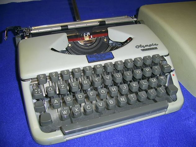 Macchina da scrivere portatile Olimpia
