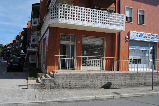 Tricesimo semicentro vendesi - affittasi negozio