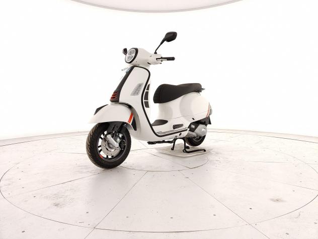 Vespa AMG GT VESPA GTS SUPERSPORT 125 HPE E5+ BIANCO