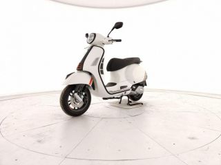 Vespa AMG GT VESPA GTS SUPERSPORT 125 HPE E5+ BIANCO
