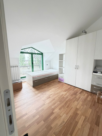Camera con bagno privato in appartamento recentemente ristrutturato