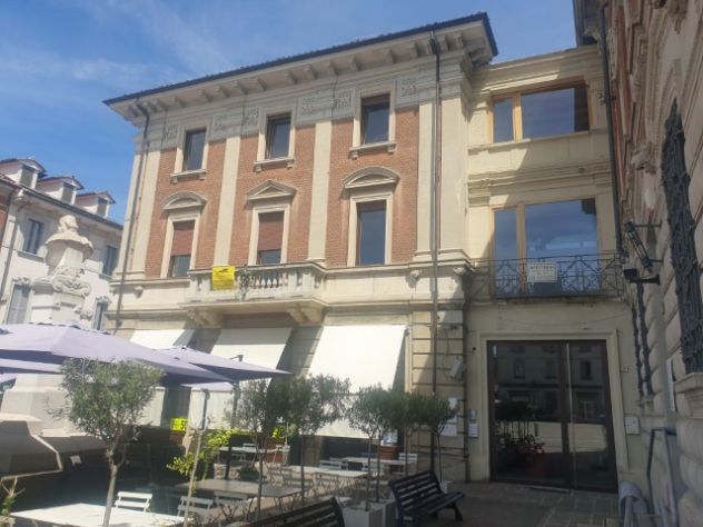 PALAZZINA DA CIELO A TERRA IN PIAZZA XX SETTEMBRE