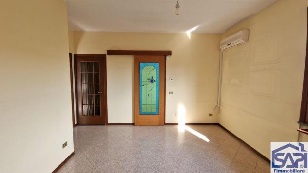 In vendita: appartamento indipendente in villa bifamiliare - Foto 2