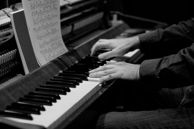 Pianista e organista a Pavia
