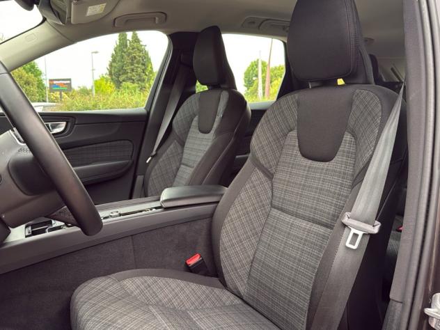 Volvo XC60 B4 D automatico Core - Foto 8