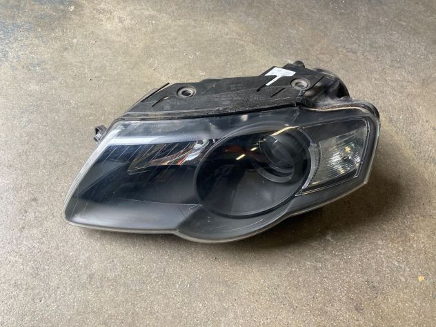 Faro anteriore SX Volkswagen Passat B6 del 2007 (1EL247014-07)