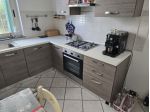 Cucina ad angolo completa di elettrodomestici