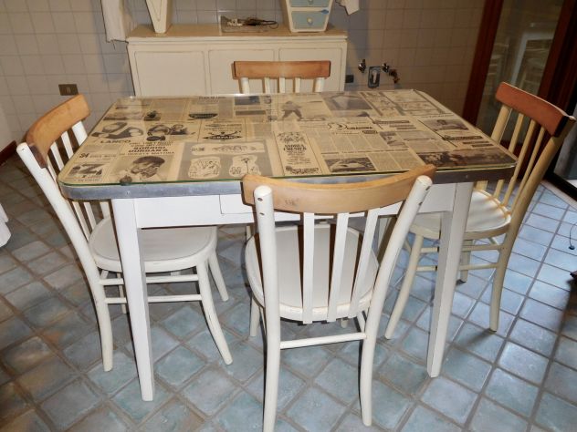 Tavolo con cassetto+4 sedie anni '50, restauro e decoro a mano Shabby Style