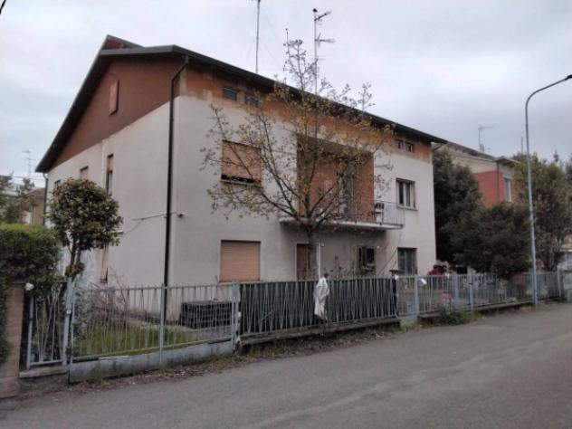 Immobile in asta di 162 m² con più di 5 locali e box auto doppio in vendita a Bagnolo in Piano - Foto 2