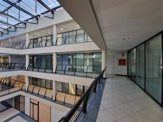 Immobile di 240 m² con 1 locale in affitto a Pero - Foto 8