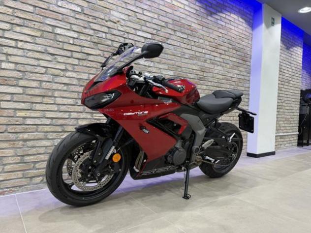TRIUMPH Daytona 660 . rif. 22299000 - Foto 5