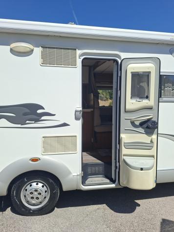 CAMPER LAIKA DUCATO SEMINTEGRALE GARAGE SEMIDINETTE CLIMATIZZATORE FOTOVOLTAICO CAMPEGGIO USATI GENERALI 1705 - Foto 6