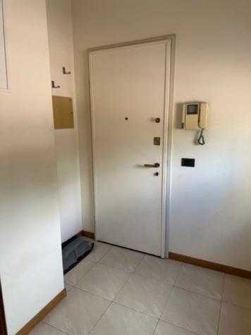 affittasi a referenziati appartamento attico bivani arredato con posto-auto, - Foto 3