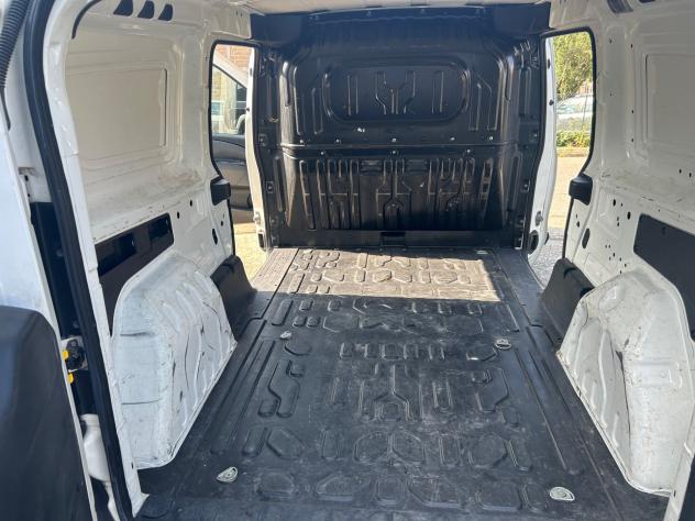 Fiat Doblo Dobl1.4 T-Jet Natural Power PL-TN Cargo Maxi Lamierato SX - Foto 10