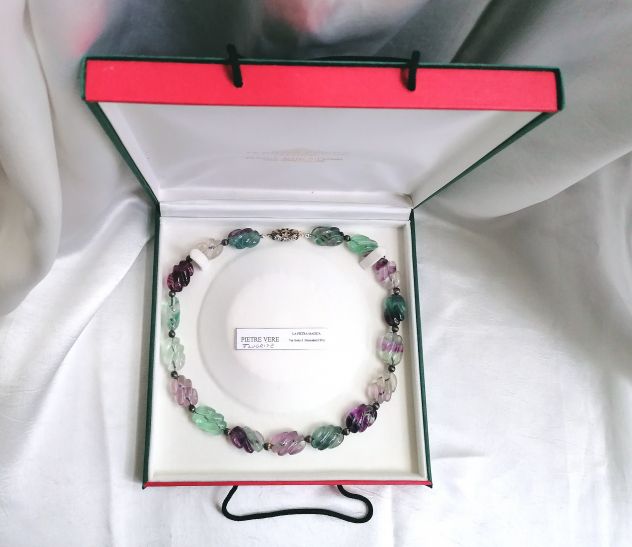 SPETTACOLARE PREZIOSO COLLIER-GIOIELLO IN FLUORITE SCOLPITA, PEZZO UNICO. - Foto 10