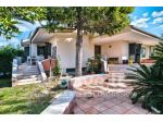 Villa di 388 m² con più di 5 locali e box auto in vendita a Crispiano