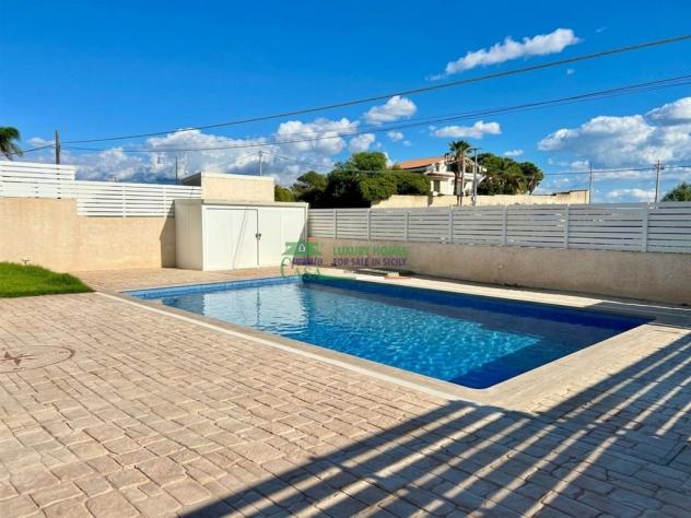 Rif. 2492 -- Villetta con giardino e piscina a Marina di Ragusa "Gatto Corvino" - Foto 3