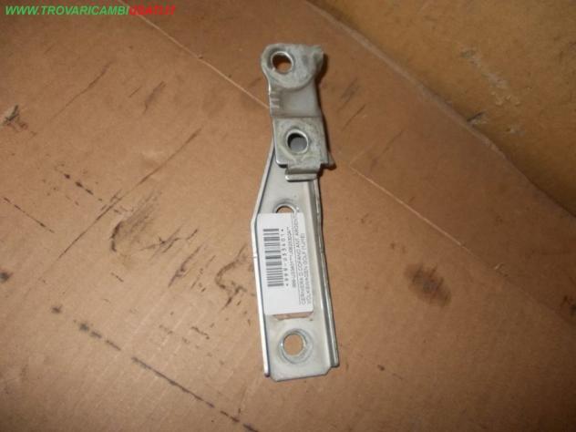 CERNIERA D.COFANO ANT. ARGENTO VOLKSWAGEN GOLF (1J/1E)  Carrozzeria  Lamierati esterni  Cofano  Cerniera cofano  VOLKSWAGEN - BORA 4 porte - 01-05-199