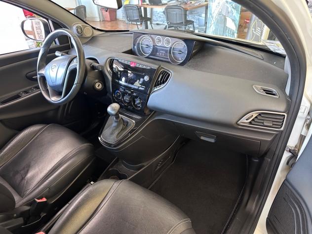 Lancia Ypsilon cambio automatico - Foto 9