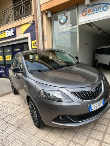 Lancia Ypsilon 1.0 FireFly 5 porte S&S Hybrid Gold - Foto 2