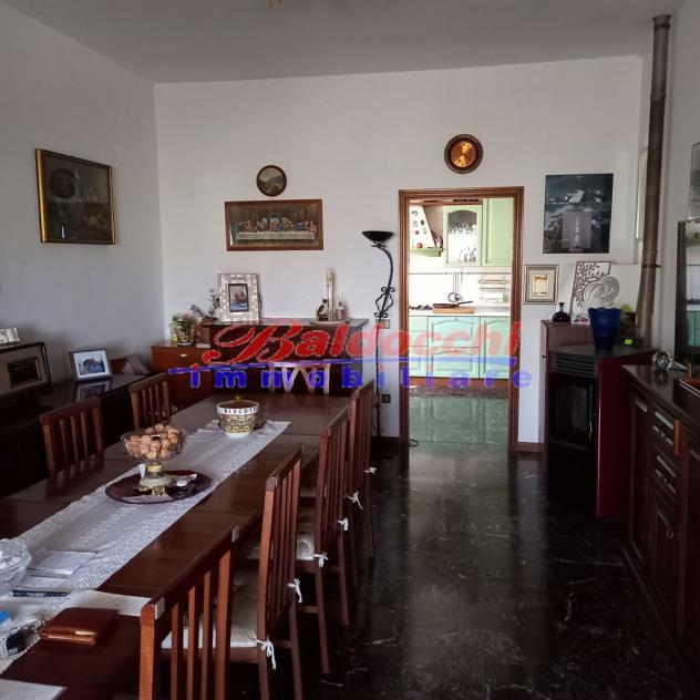 CAMINATE - VILLA IN COLLINA CON AMPIO TERRENO E SPLENDIDA VISTA - Foto 13