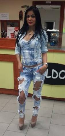 Jessy-32: alta 165cm, 55kg, cerco uomo vicino Tel: