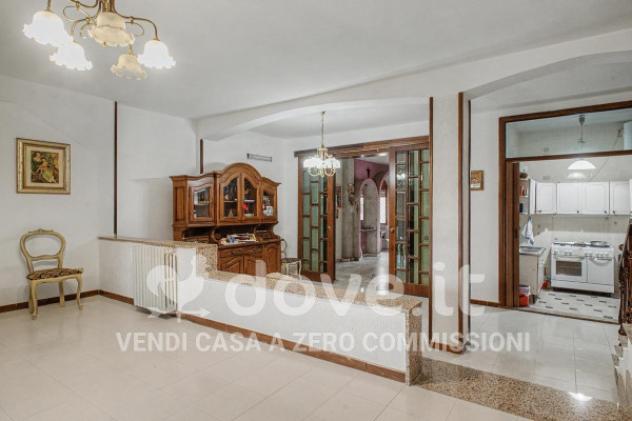 Casa indipendente di 200 m² con più di 5 locali in vendita a Leporano - Foto 8