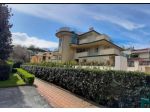 Appartamento in vendita a Viareggio 230 mq  Rif: 1400003