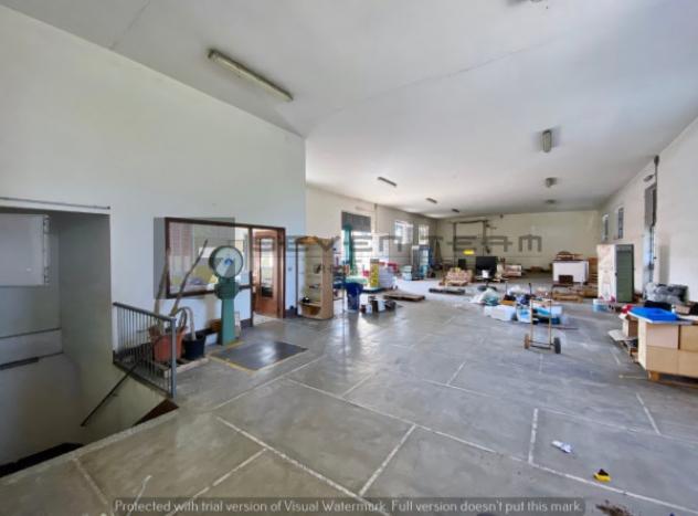 Immobile di 1315 m² con più di 5 locali in vendita a Trezzo sull'Adda