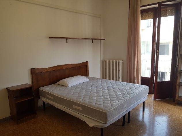 Camere matrimoniali a studenti