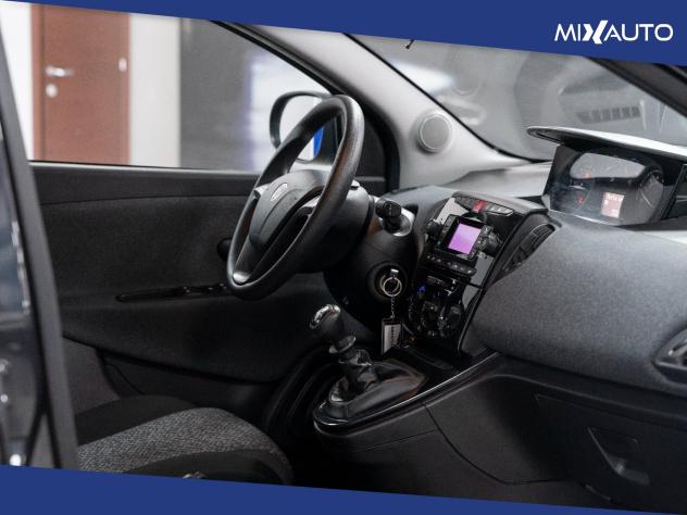 Lancia Ypsilon 1.0 Firefly Hybrid Silver 70CV 5 Porte - Foto 16