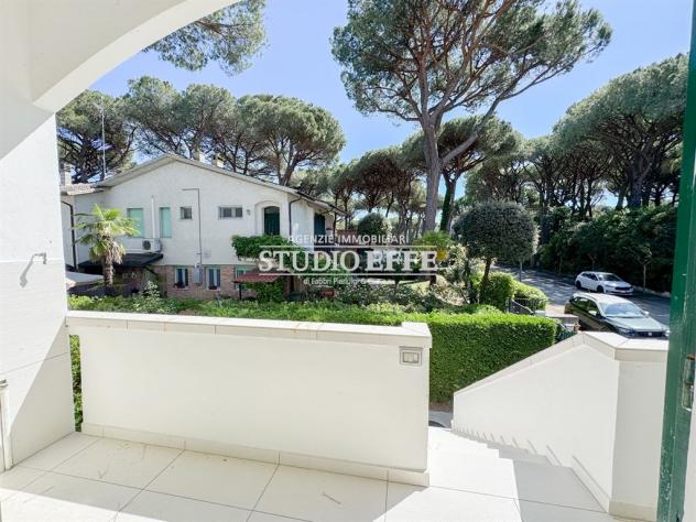 Villetta ad angolo con ampio porticato e giardino - Foto 16