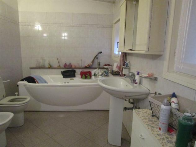 Suzzara vendesi casa indipendente 9 vani 300 Mq - Foto 4