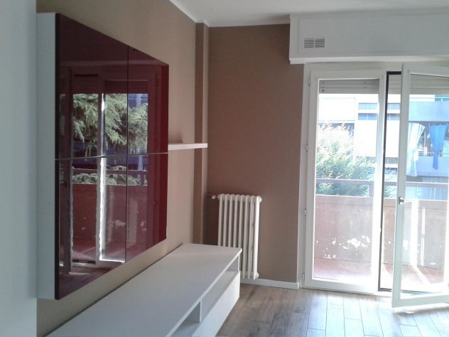 Trilocale con doppio balcone, ristrutturato e arredato - Foto 12