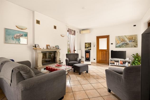 villa bifamigliare con capannone uso deposito - Foto 10