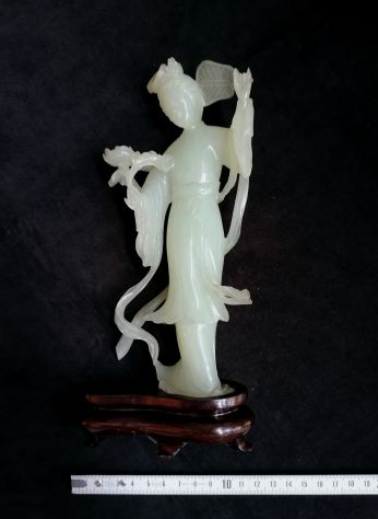 ANTICA SCULTURA GEISHA IN AUTENTICA GIADA CHIARA CON BASE LEGNO, CINA 1950 CIRCA - Foto 9