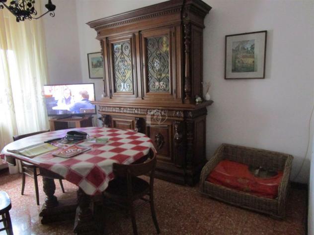 Suzzara vendesi casa indipendente 9 vani 300 Mq - Foto 2