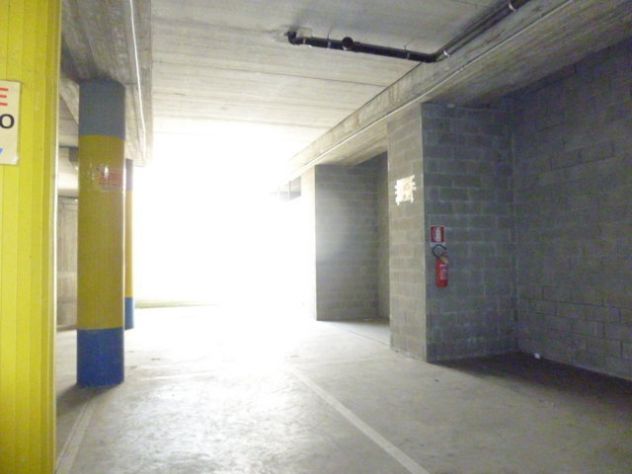 Posto auto, furgone, moto in affitto - Foto 8