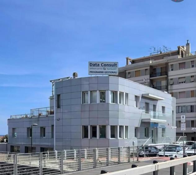 Ufficio in affitto a Vado Ligure