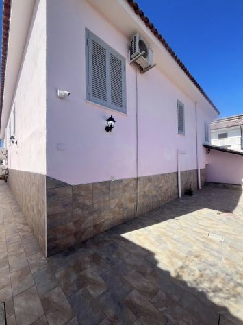 RIF. 431 LOCALI COMMERCIALI FRONTE VILLAGGIO COPPOLA - Foto 8