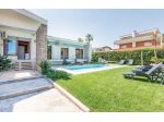 Villa con piscina fronte mare