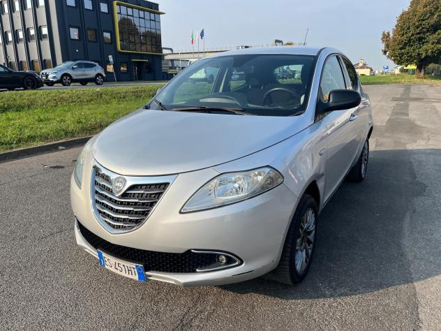 Lancia Ypsilon 0.9 TwinAir 85 CV 5 porte Metano Ecochic Silver