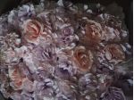 Rete con fiori sintetici