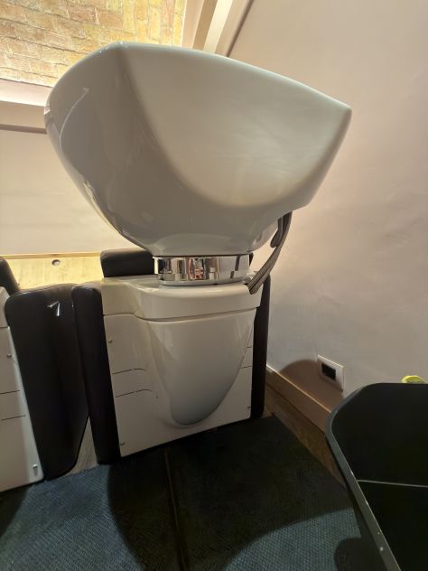 ARREDAMENTO PER PARRUCCHIERI MALETTI - Foto 4