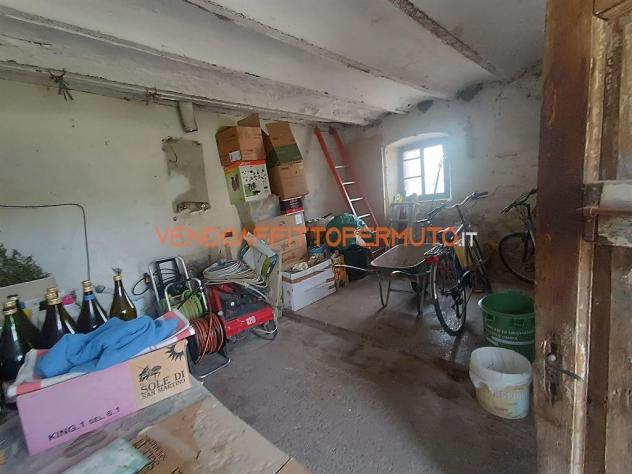 CASCINA DA RISTRUTTURARE CON BOX E LOCALE ACCESSORIO - Foto 13