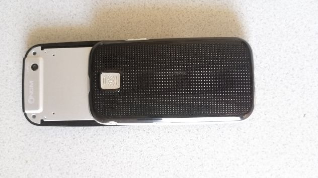 Nuovissimo cellulare+carica batteria. Bari