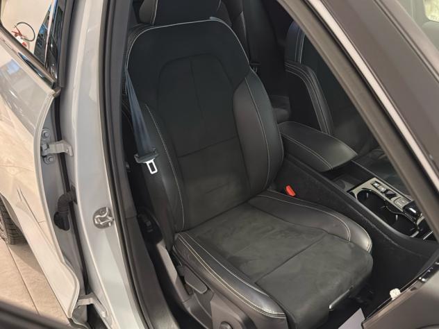 Volvo XC40 Recharge T5 Recharge PHEV R-design Navi Fari LED Cerchi 19” - Foto 5